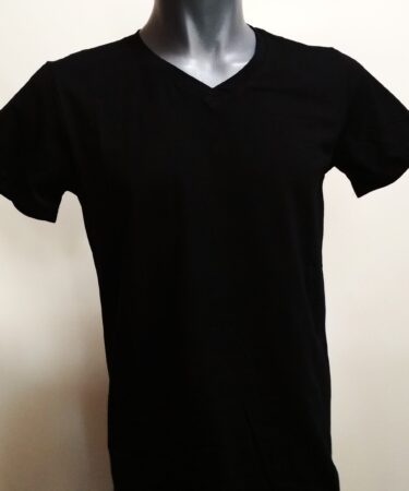 Класическа черна мъжка тениска с остро деколте
