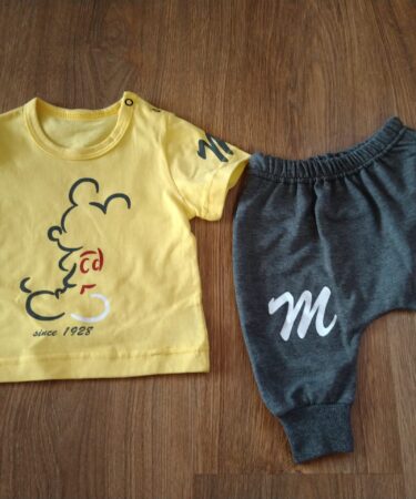 Комплект за бебе момче в жълто и сиво